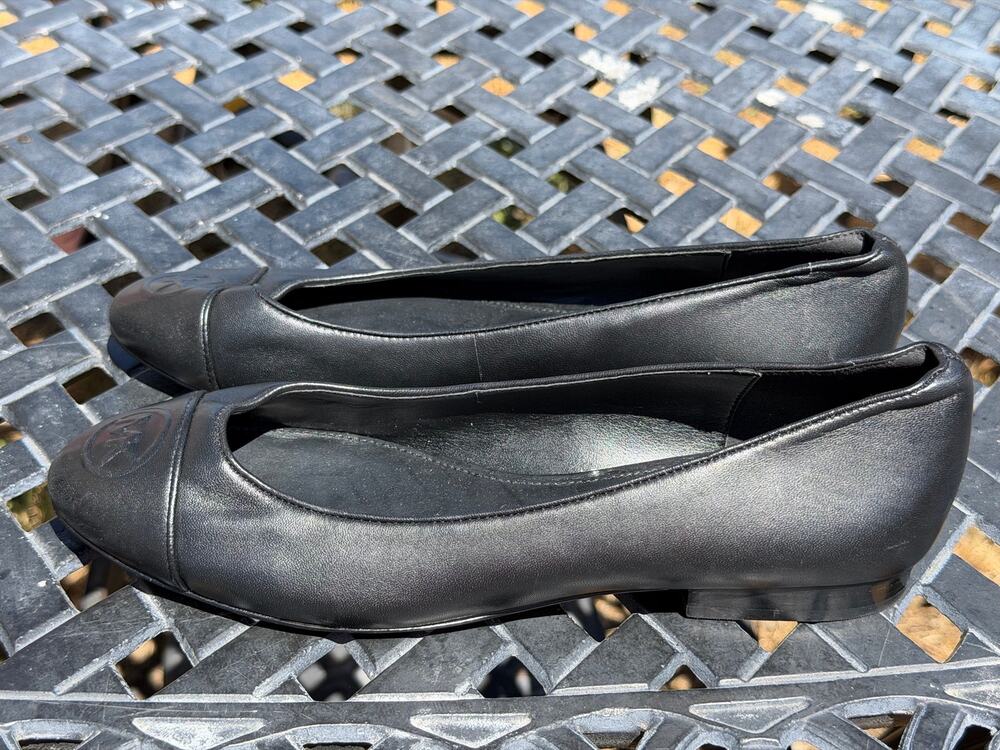 Michael Kors Women’s Black Leather Flat Style: PV19E, Sz 8.5 NWOT